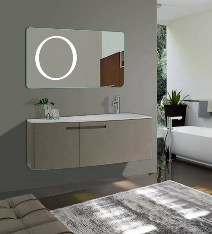 Beleuchteter LED-Wandspiegel modern 4