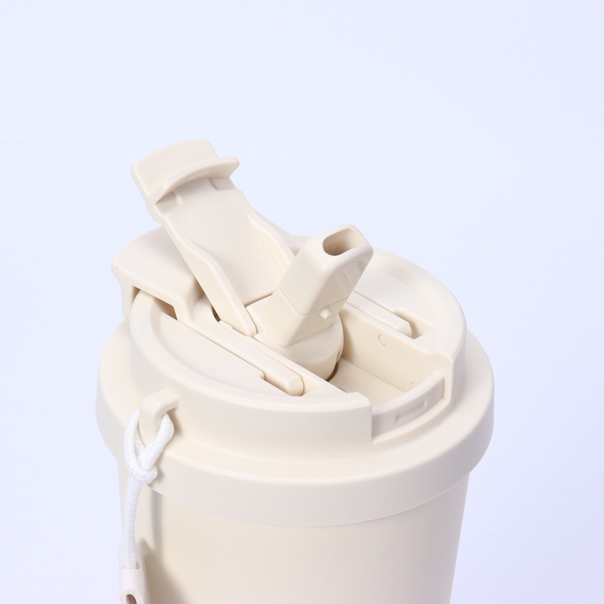Doppelwandige Keramik-Reisetasse 500 ml mit Henkel 4