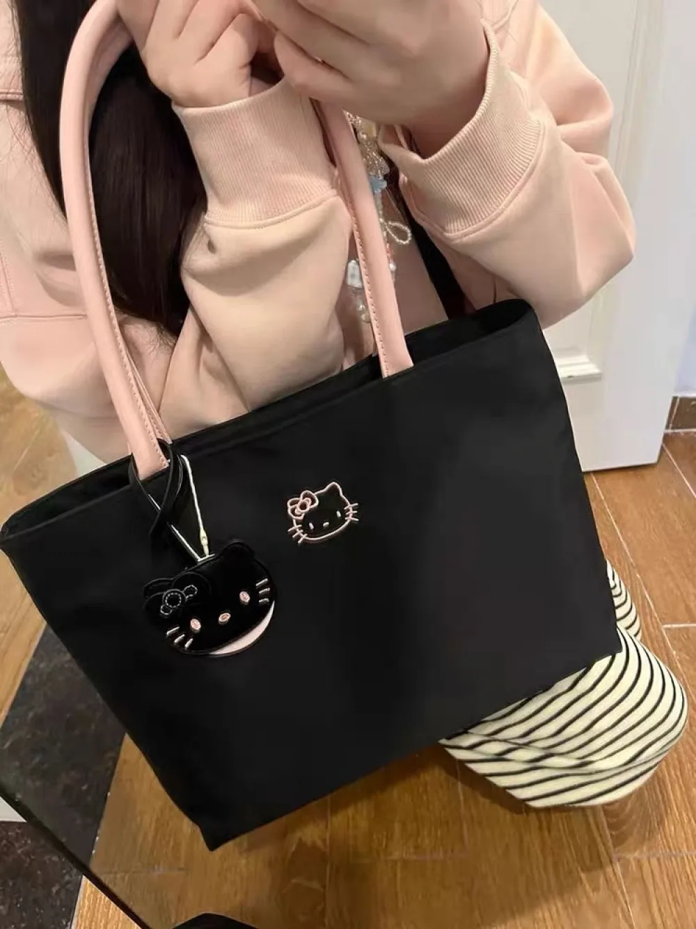 Bestickte Schultertasche 3