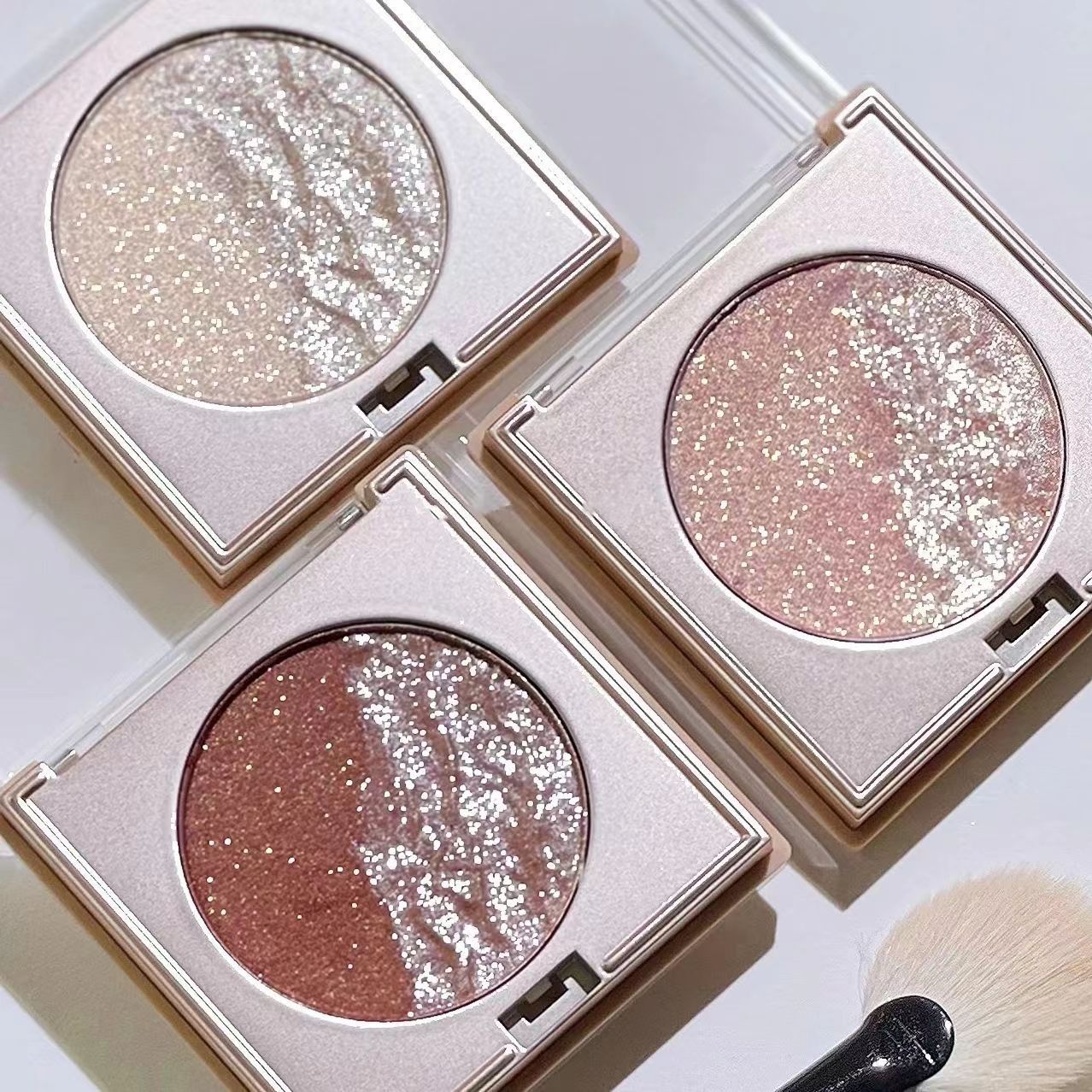 Dreifach-Highlighter-Palette in Wasserlicht