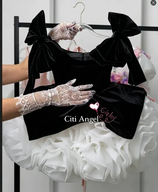 Samt-Blumenmädchenkleid 4