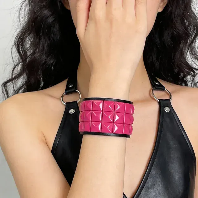 Nietenarmband aus Leder 4