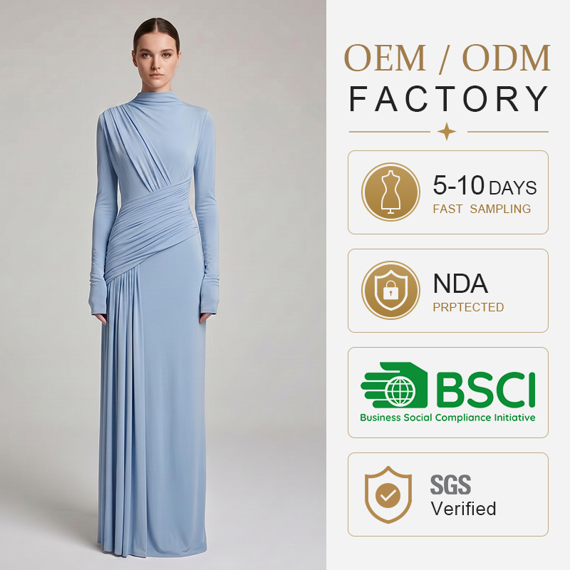Schlichtes Damenkleid plissiert mit langen Ärmeln