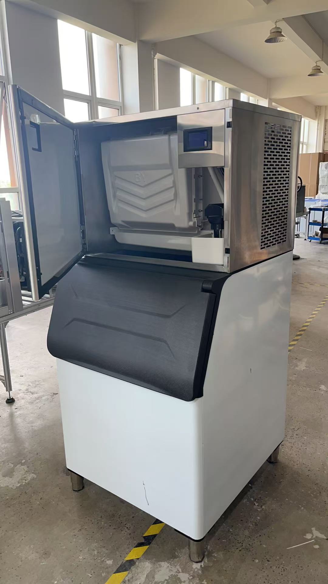 Eiswürfelmaschine 4