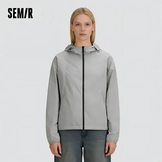 leichte Kapuzenjacke 1