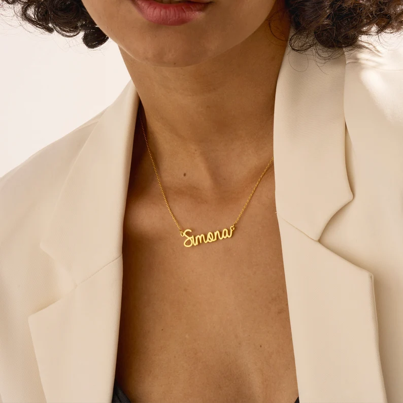 Personalisierte Halskette mit 18K-Gold-Namensplatte 3