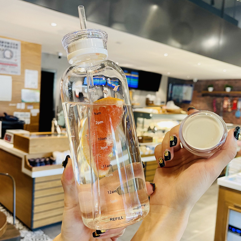 Glas-Trinkflasche mit Zeitmarkierung 2