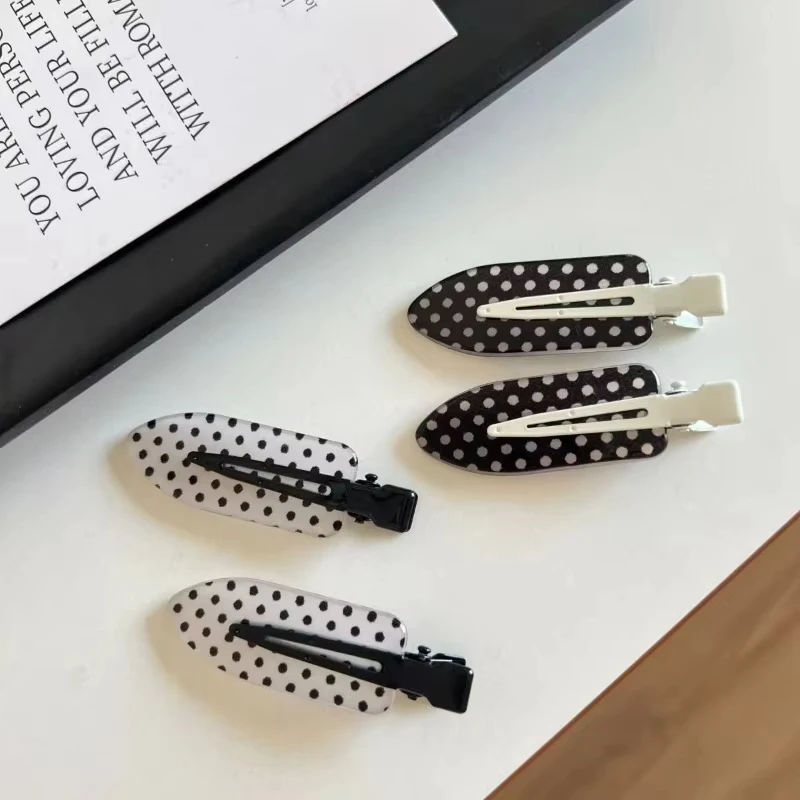 Schwarz-weiß gepunktete Acryl-Haarspangen 2
