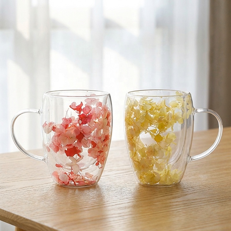 Weihnachtliche Doppelwand-Teeglastasse mit Trockenblume 4