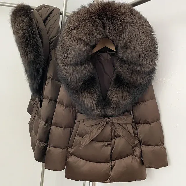 Damen-Daunenjacke mit Fellkragen 4