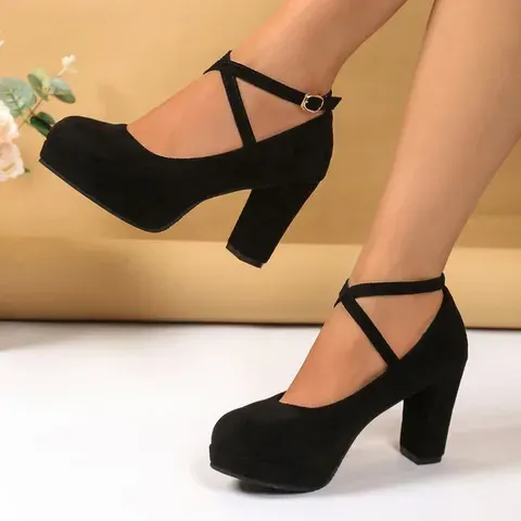 Pumps mit Riemchen
