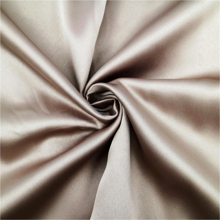 Mehrfarbiger Uni-Polyester-Satinstoff 130 g/m²