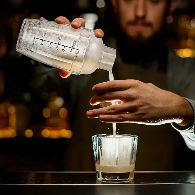 Transparenter Cocktailshaker aus Kunststoff, 240 ml 2