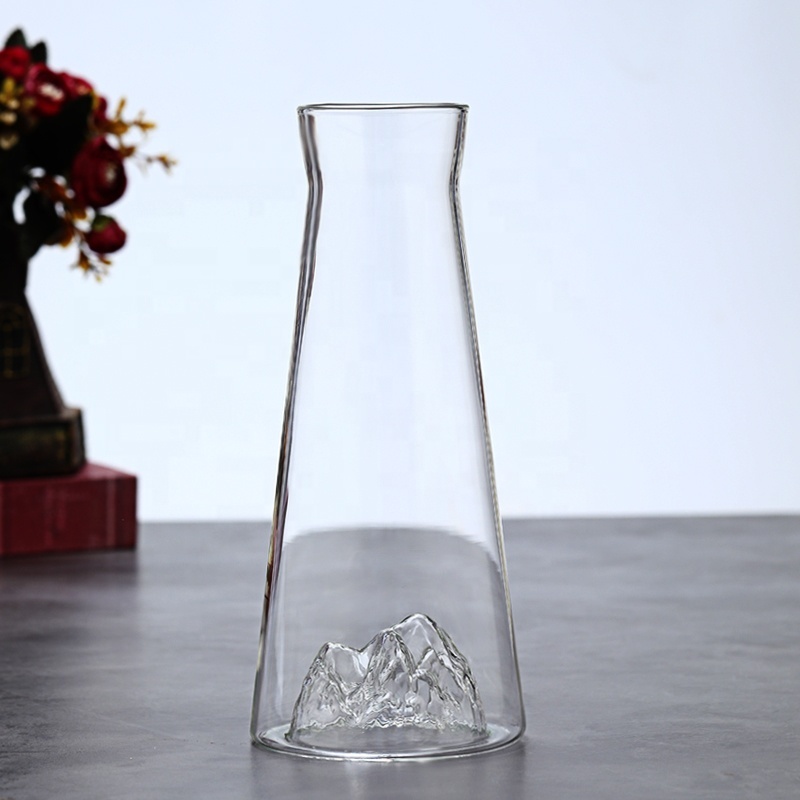 Borosilikatglas-Wasserkaraffe 1 Liter mit Bergmotiv 2