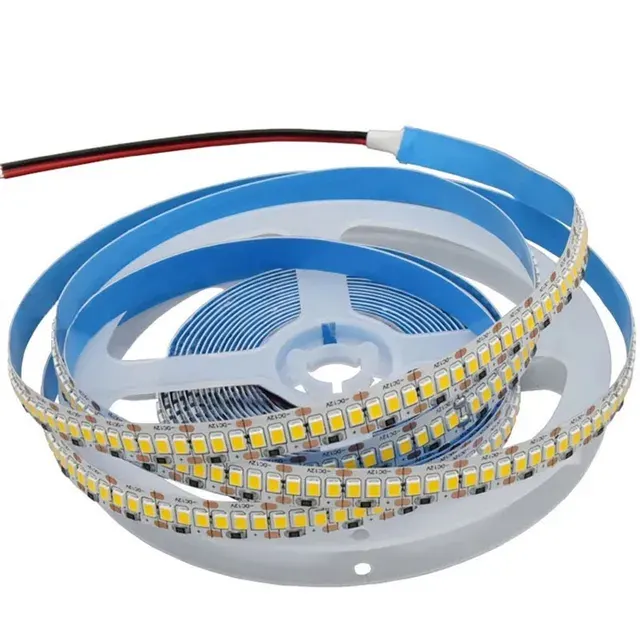 10-Meter-LED-Streifen 2835 mit 2400 LEDs 2