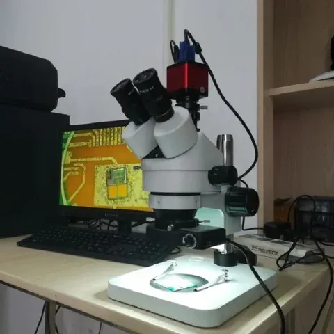 Stereomikroskop mit Kamera