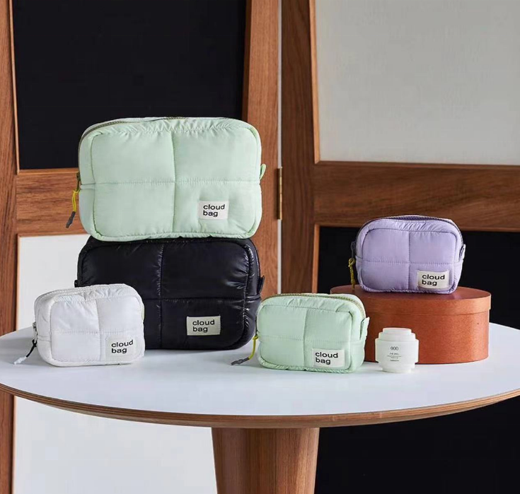 Kleine grün-gelbe Mini Schminktasche mit Organizer 2
