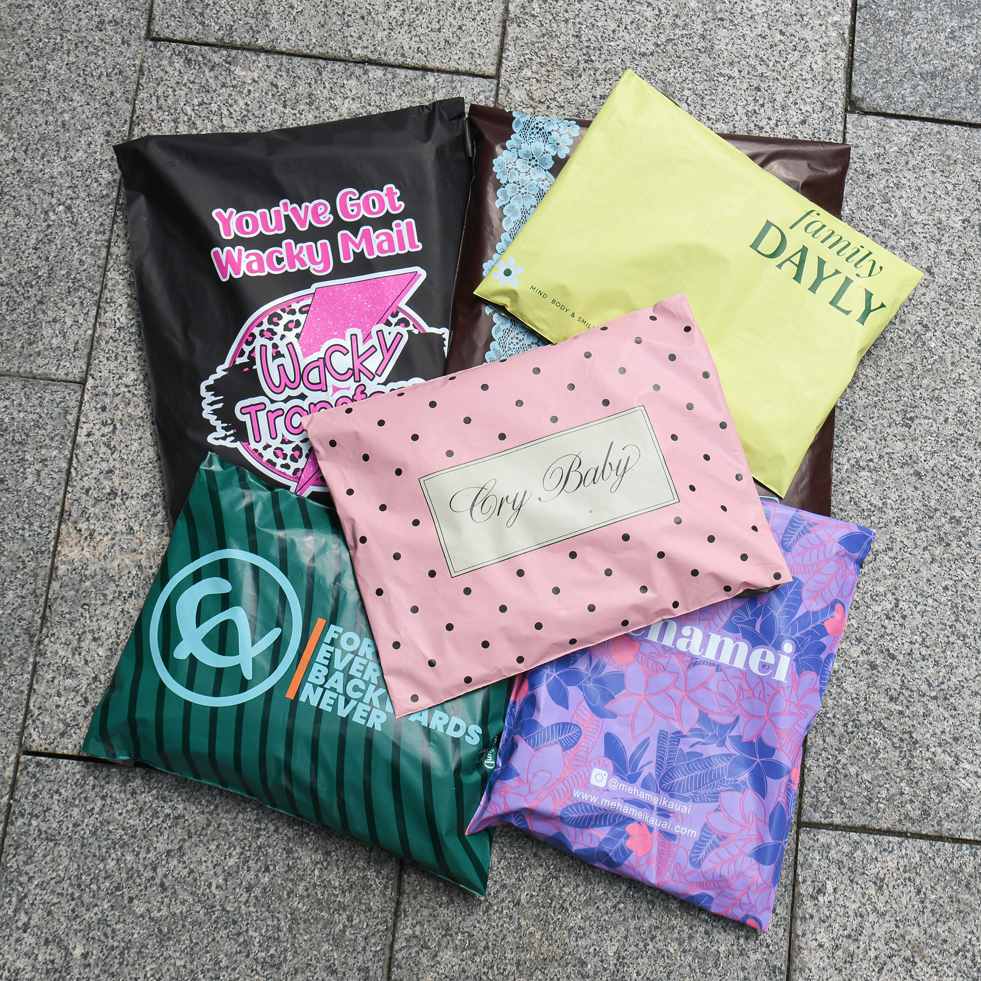 Kompostierbare Kurierversandtasche für Kleidung
