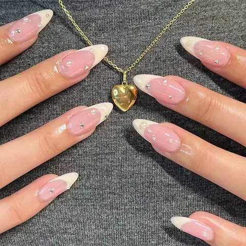 Nagel-Strasssteine