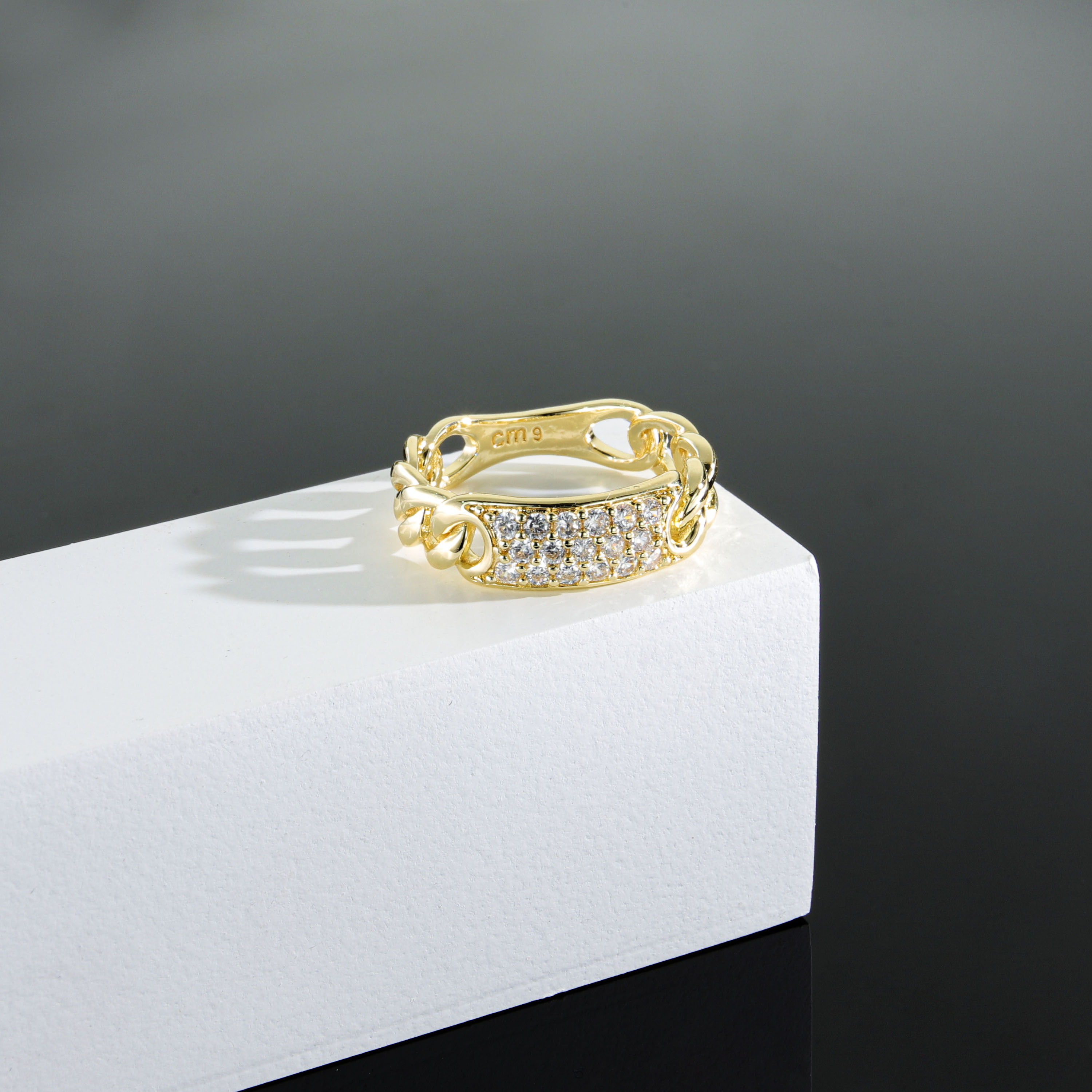 Goldfarbener Pavé-Cluster-Siegelring Zirkonia 3