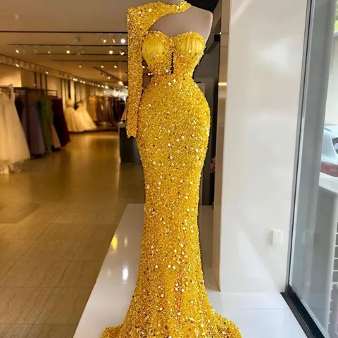 Spitzenkleid mit Pailletten