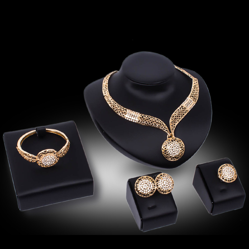 Zweiteiliges Halskette-Ohrringe-Schmuckset 2