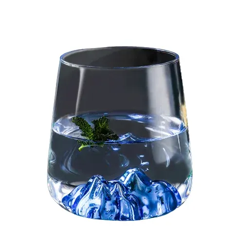 Handgeblasenes Kristall-Whiskyglas mit Farbboden 1