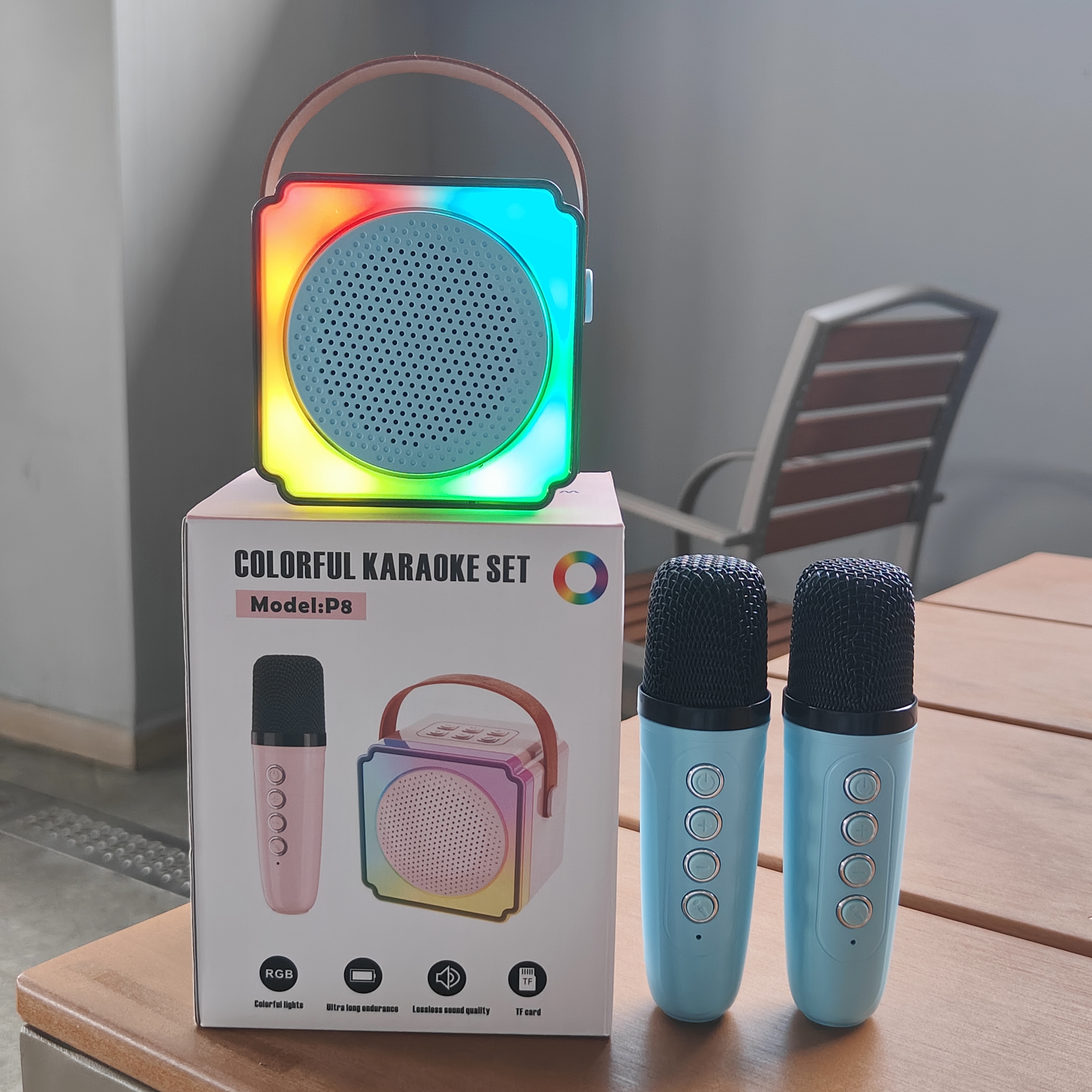 Tragbarer Bluetooth-Lautsprecher mit Mikrofon und RGB-Licht 4