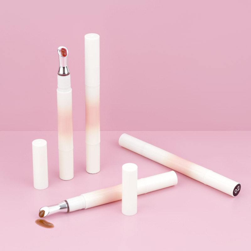Veganer Metallic-Lipgloss mit LSF und Peptiden 2