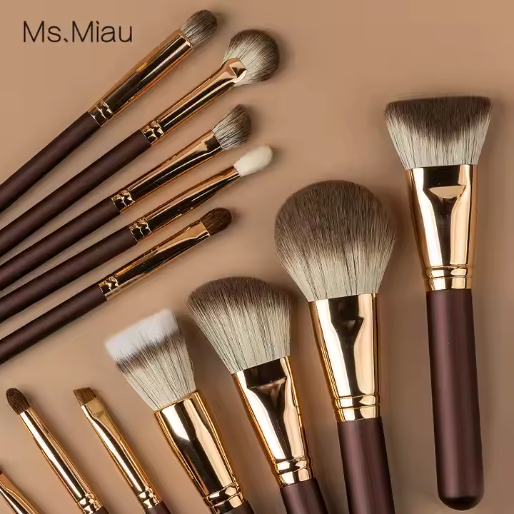 Kompaktes Make-up-Pinsel-Set für unterwegs 3