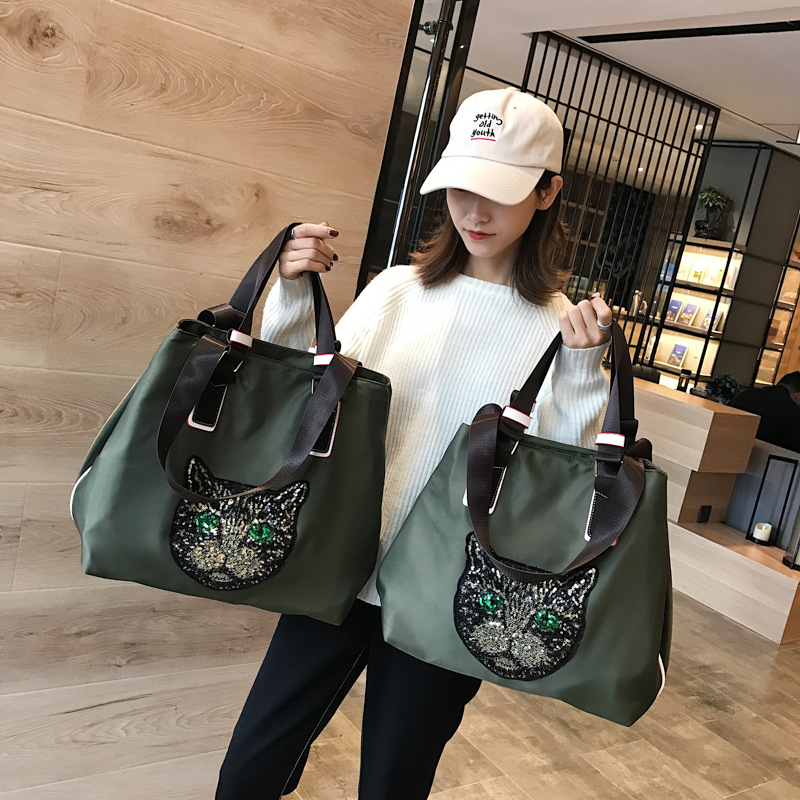 Schultertasche mit Kette 2