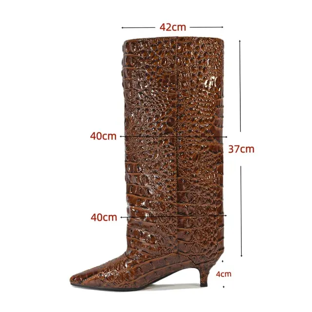 Kniehohe Kitten-Heel-Stiefel 2