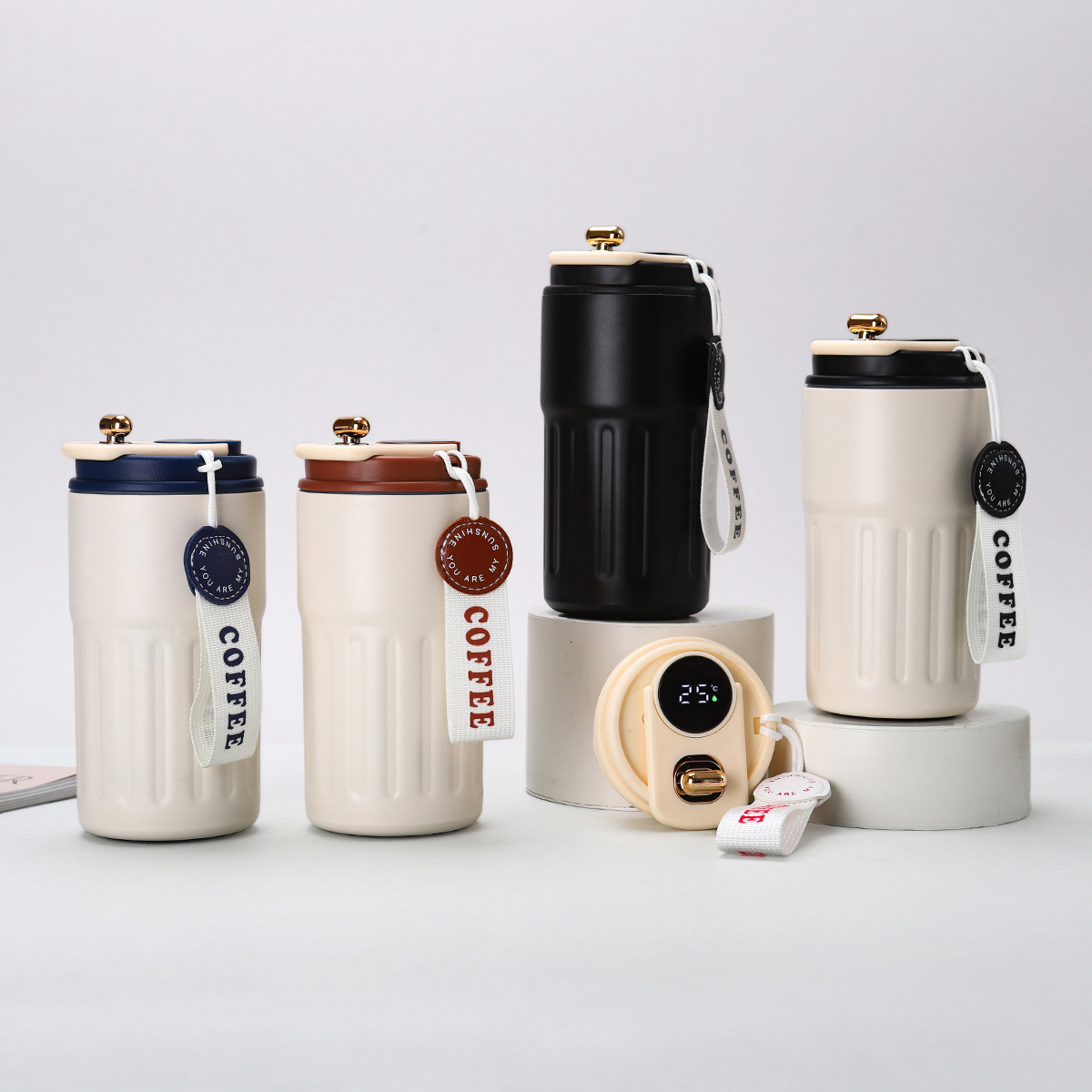Isolierte Edelstahl-Kaffeetasse mit Temperaturanzeige 3