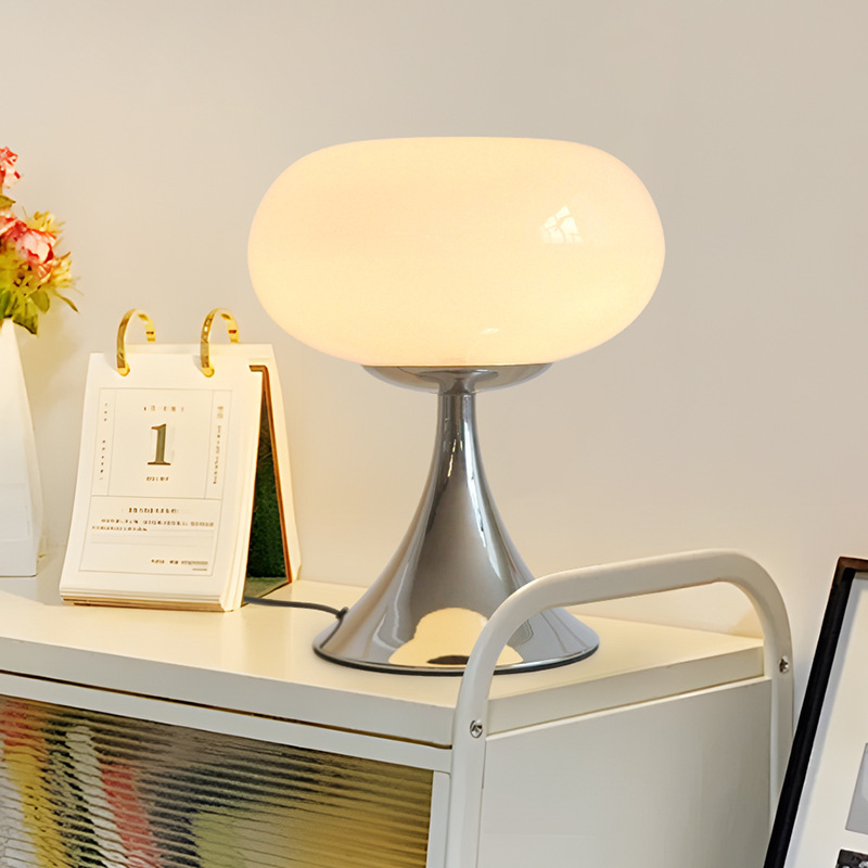 Glas-LED-Tischlampe im Bauhaus-Stil 4