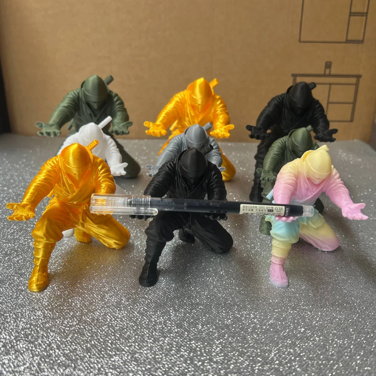3D-Gedruckter Ninja-Stifthalter für Schreibtisch 4