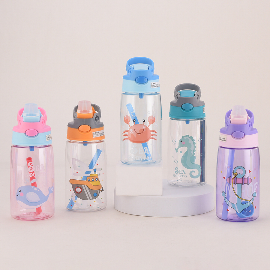 Kinder-Trinkflasche aus Kunststoff, mit Cartoon-Motiv 4