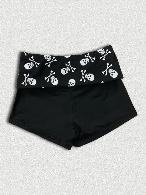 Totenkopf-Booty-Shorts 2