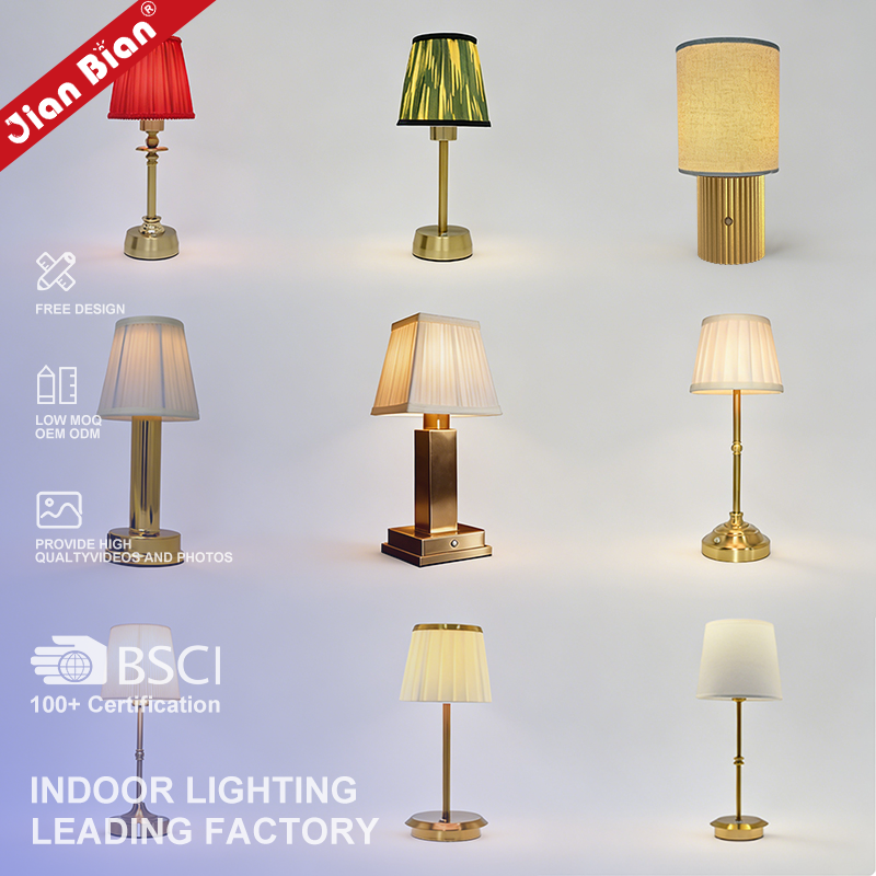 Klassische LED Tischlampe mit Stoffschirm
