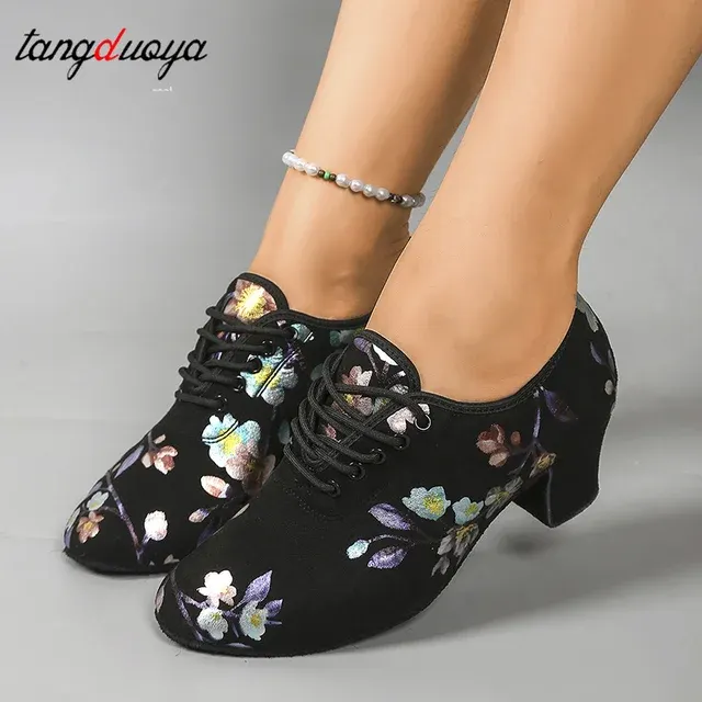Bedruckte Tanzschuhe mit Absatz 3