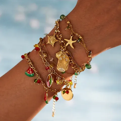 Vergoldetes Edelstahl-Armband mit Ozean-Charms