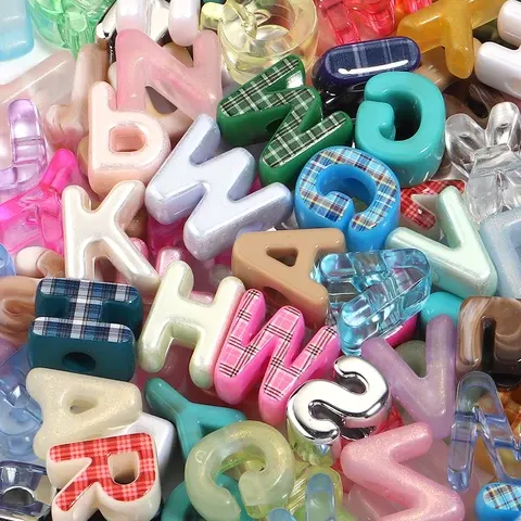 Acryl-Buchstabenperlen