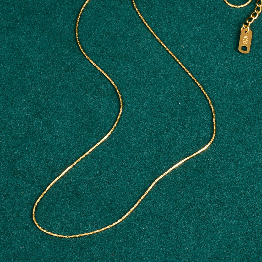 Minimalistische Edelstahl-Halskette in Gold 2