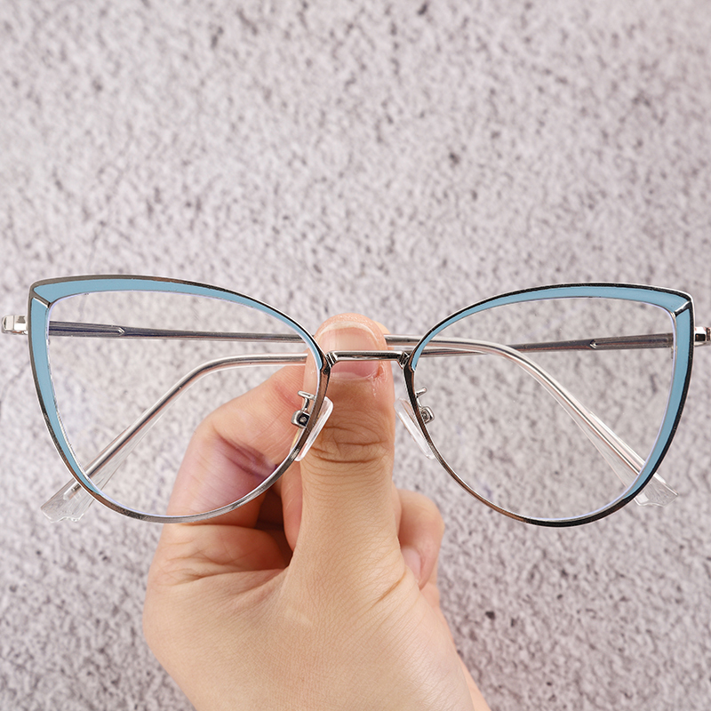 Photochrome Cat-Eye-Brille aus Metall
