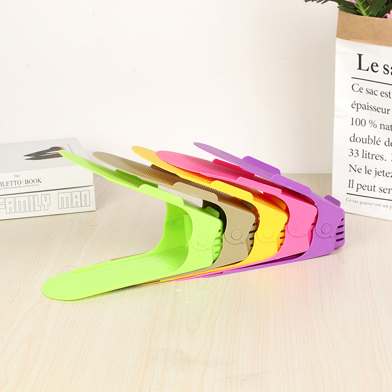Platzsparender Schuhschlitz-Organizer aus Kunststoff 4