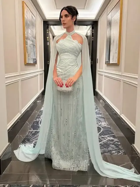 Neckholder-Abendkleid 2
