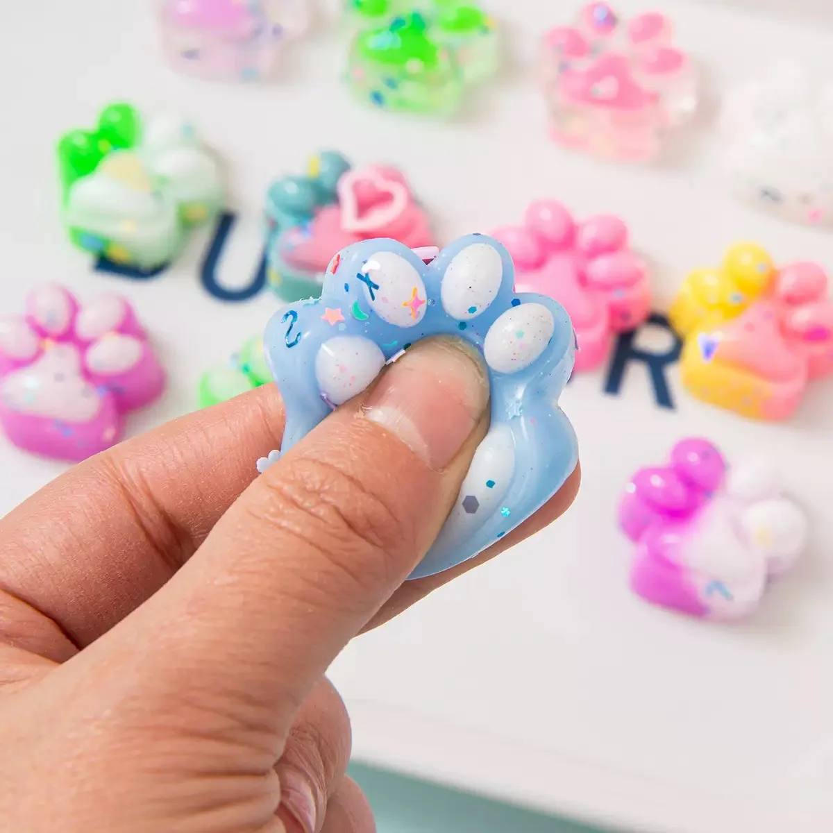Mini Katzenpfoten-Quetschspielzeug im 10er-Set