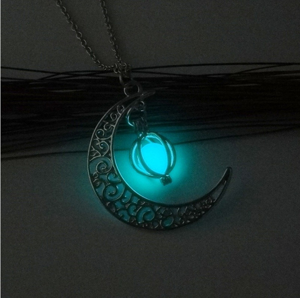 Leuchtende Mond-Halskette mit Solar-Anhänger 3
