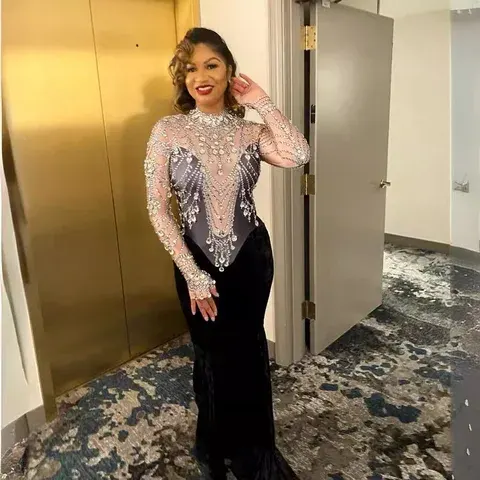 Schwarzes Samtkleid