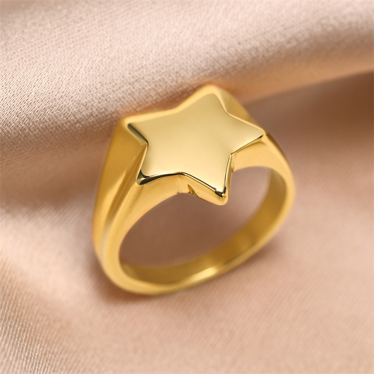 Goldfarbener Sternring aus Edelstahl 3