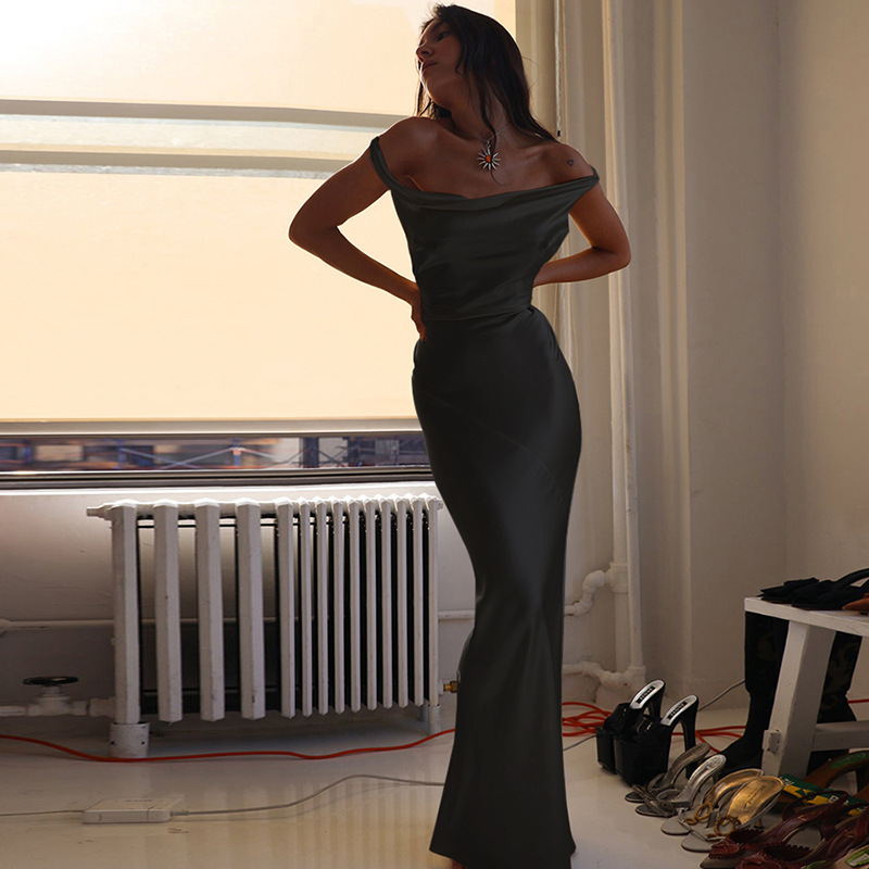 Ärmelloses Satin-Maxikleid mit Spaghettiträgern 2